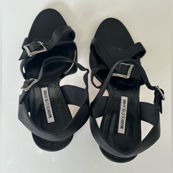 MANOLO BLAHNIK
Rioso Black Leather Buckled Sandal - Picture 7 of 8